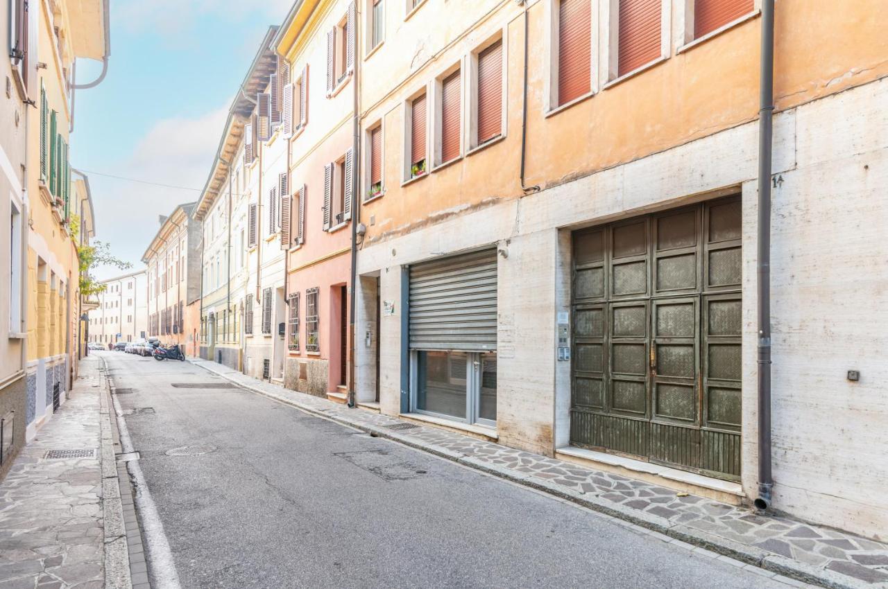 Un Nido A Mantova Historic Apt Near The Center! Exterior photo